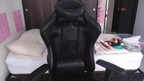 laura online show from 12-13-24, 06:05