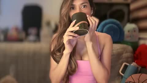 Yna     online show from 02-06-25, 07:45