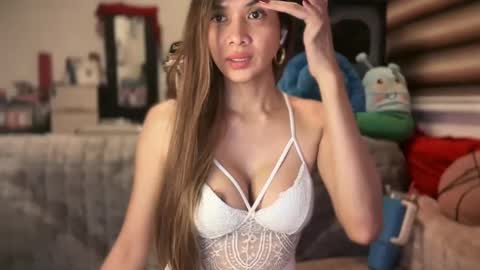 Yna     online show from 02-18-25, 11:30