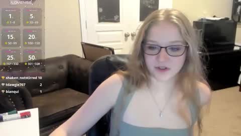 Snapshot of bigtexlol chatting on 10-30-25, 06:59 bigtexlol online show from 10-30-25, 06:59