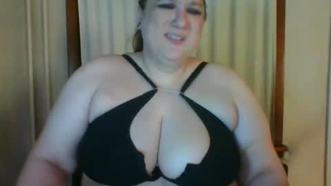 Snapshot of bigwheeliestyle chatting on 10-07-25, 03:25 Lady of the WHEEL online show from 10-07-25, 03:25