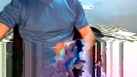 Snapshot of bilie69 chatting on 12-15-25, 04:33 bilie online show from 12-15-25, 04:33