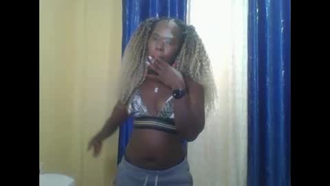 Snapshot of bilion_ass chatting on 12-22-24, 09:22 TREZAH online show from 12-22-24, 09:22