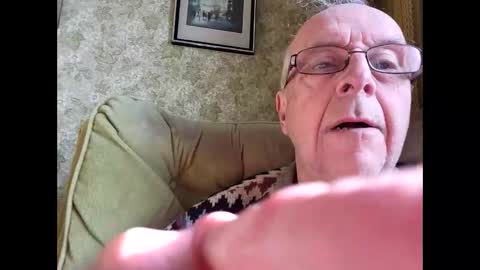 Snapshot of bill_25061 chatting on 12-02-24, 05:26 bill_25061 online show from 12-02-24, 05:26