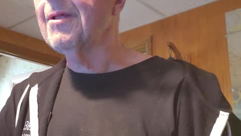 Snapshot of bill_25061 chatting on 10-22-25, 06:40 bill_25061 online show from 10-22-25, 06:40