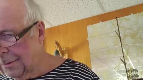 Snapshot of bill_25061 chatting on 10-29-25, 06:42 bill_25061 online show from 10-29-25, 06:42