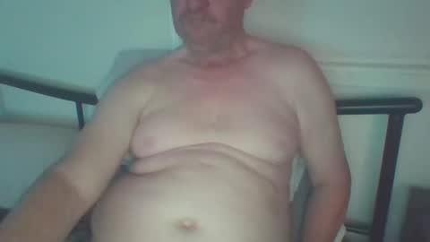 Snapshot of billscock chatting on 09-26-25, 01:31 billscock online show from 09-26-25, 01:31