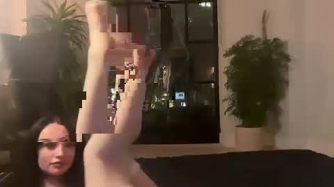 Snapshot of bimbodoll18 chatting on 09-27-25, 10:37 bimbodoll18 online show from 09-27-25, 10:37