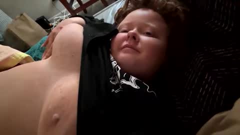 Snapshot of birdobihhh chatting on 10-30-25, 02:18 birdobihhh online show from 10-30-25, 02:18