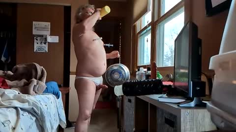 Snapshot of biroserg22 chatting on 02-26-25, 05:39 Huh online show from 02-26-25, 05:39