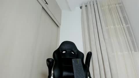 Snapshot of biscuit_oliva_ chatting on 05-23-26, 01:44 Biscuit oliva online show from 05-23-26, 01:44
