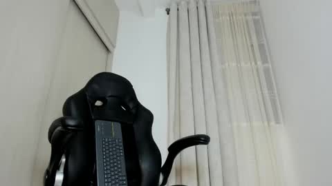 Snapshot of biscuit_oliva_ chatting on 05-31-26, 06:09 Biscuit oliva online show from 05-31-26, 06:09