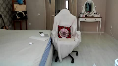 Victoria online show from 02-19-25, 03:39