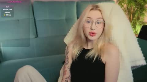 Snapshot of bjliki chatting on 09-09-25, 02:33 Julia online show from 09-09-25, 02:33