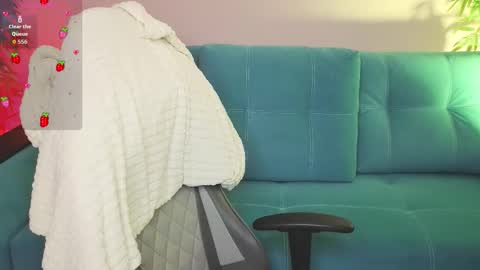 Snapshot of bjliki chatting on 10-28-25, 08:18 Julia online show from 10-28-25, 08:18