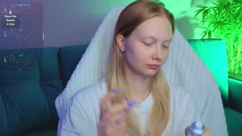 Snapshot of bjliki chatting on 11-21-25, 02:21 Julia online show from 11-21-25, 02:21