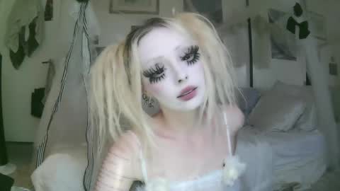 vampire fang  online show from 04-20-26, 06:53