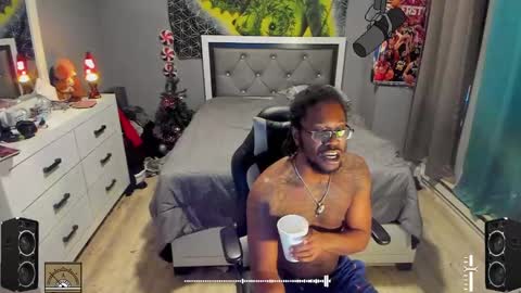 Plant Base Streamers From Pennsylvania online show from 01-04-25, 11:17