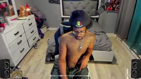 Plant Base Streamers From Pennsylvania online show from 02-23-25, 11:47