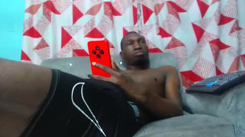 Snapshot of black30cmdick chatting on 01-12-25, 08:14 maquina online show from 01-12-25, 08:14