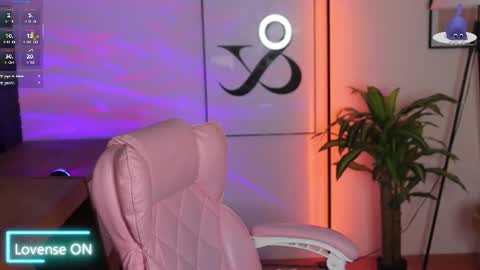 Snapshot of black___barbie chatting on 09-30-25, 08:03 Black Barbie online show from 09-30-25, 08:03