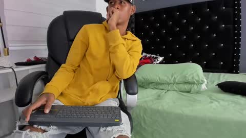 boy online show from 02-14-25, 08:31