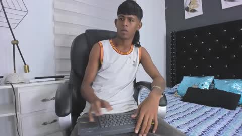 boy online show from 03-09-25, 01:46