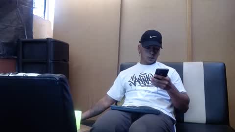 Snapshot of black_hot26 chatting on 12-12-24, 02:33 black_hot26 online show from 12-12-24, 02:33