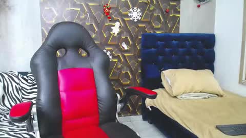 Snapshot of black_king_241 chatting on 12-04-25, 02:54 black_king_241 online show from 12-04-25, 02:54