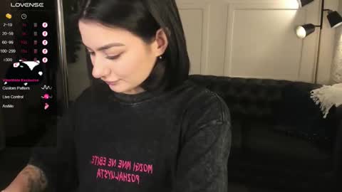 Snapshot of black_pant3r chatting on 10-03-25, 02:52 Mon Mon online show from 10-03-25, 02:52