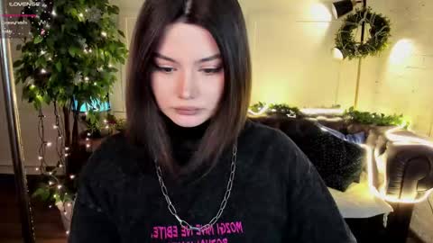 Snapshot of black_pant3r chatting on 12-17-25, 02:28 Mon Mon online show from 12-17-25, 02:28