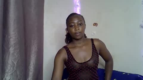 Snapshot of black_rosey chatting on 11-23-25, 02:06 veraa online show from 11-23-25, 02:06