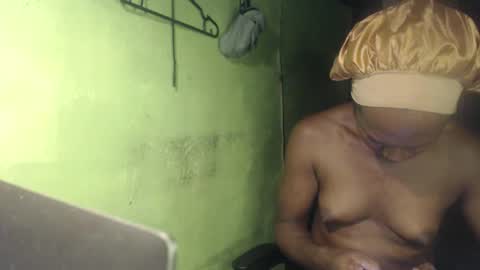 Snapshot of blackasiancockts chatting on 09-30-25, 02:05 Crystal online show from 09-30-25, 02:05