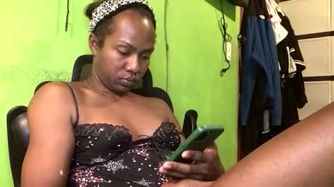 Snapshot of blackasiancockts chatting on 10-12-25, 07:35 Crystal online show from 10-12-25, 07:35