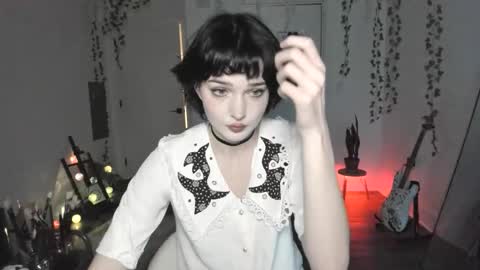 Snapshot of blackberryfizz chatting on 12-23-25, 06:33 Ella online show from 12-23-25, 06:33