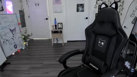 Snapshot of blackberryfizz chatting on 02-05-26, 08:57 Ella online show from 02-05-26, 08:57