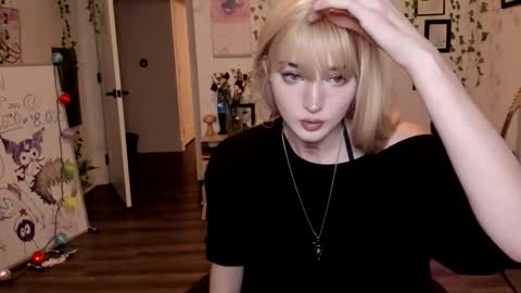 Snapshot of blackberryfizz chatting on 02-15-26, 07:38 Ella online show from 02-15-26, 07:38