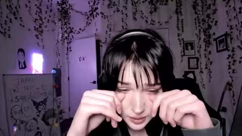 Snapshot of blackberryfizz chatting on 02-22-26, 01:31 Ella online show from 02-22-26, 01:31