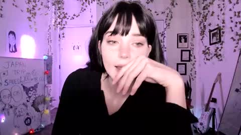 Snapshot of blackberryfizz chatting on 03-04-26, 02:17 Ella online show from 03-04-26, 02:17