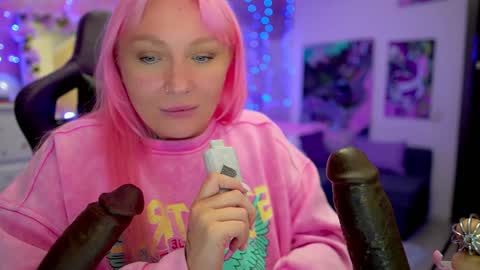 Snapshot of blackedbarbie chatting on 12-11-24, 10:27 Alice online show from 12-11-24, 10:27