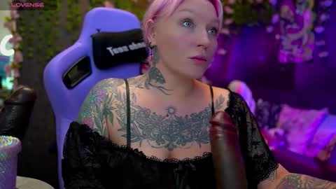 Snapshot of blackedbarbie chatting on 09-17-25, 07:04 Alice online show from 09-17-25, 07:04