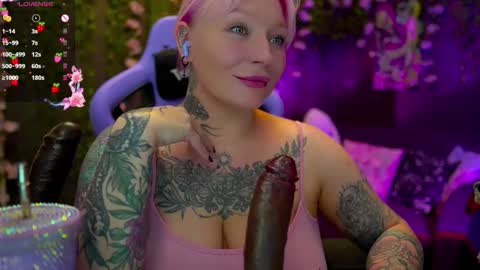 Snapshot of blackedbarbie chatting on 09-19-25, 02:40 Alice online show from 09-19-25, 02:40