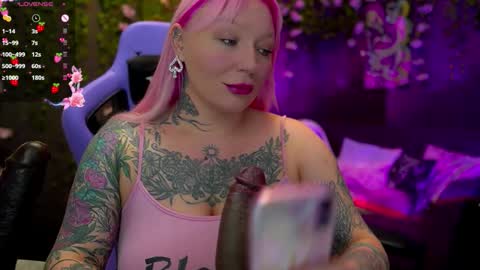 Snapshot of blackedbarbie chatting on 09-24-25, 01:03 Alice online show from 09-24-25, 01:03