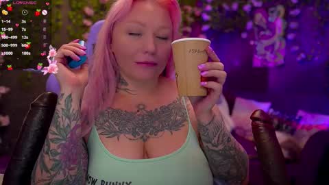 Snapshot of blackedbarbie chatting on 10-17-25, 12:52 Alice online show from 10-17-25, 12:52