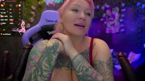 Snapshot of blackedbarbie chatting on 10-25-25, 01:07 Alice online show from 10-25-25, 01:07