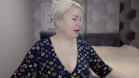 Snapshot of blackeyes11 chatting on 11-09-25, 01:04 blackeyes11 online show from 11-09-25, 01:04