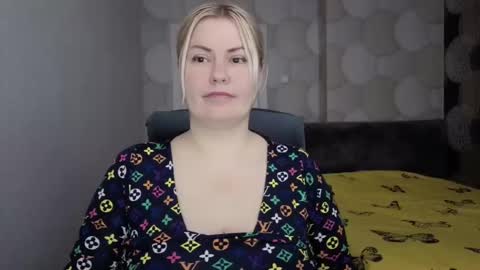 Snapshot of blackeyes11 chatting on 12-15-25, 01:21 blackeyes11 online show from 12-15-25, 01:21