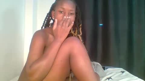 Snapshot of blackie_divaa chatting on 05-16-26, 01:43 divaa online show from 05-16-26, 01:43