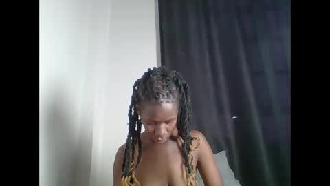 Snapshot of blackie_divaa chatting on 05-19-26, 04:52 divaa online show from 05-19-26, 04:52