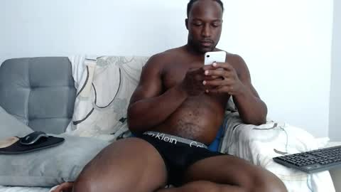 Snapshot of blacknikes chatting on 05-09-26, 04:56 Twtter 1MikeBeckford Onlyfns beckfordmike online show from 05-09-26, 04:56